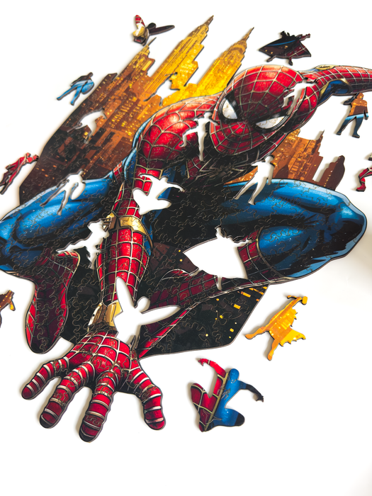 Spiderman v meste - drevené puzzle